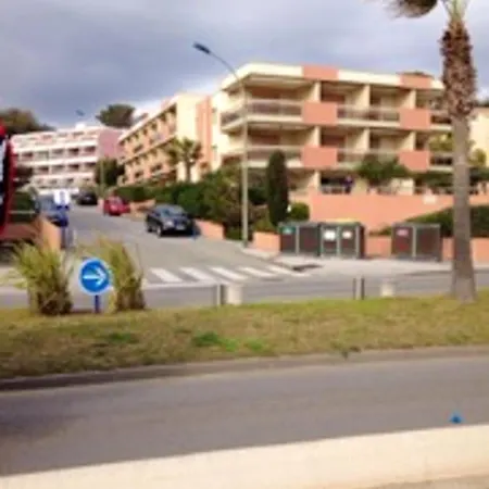 Apartment En Bord De A Cavalaire-sur-mer, 35 M², Vue Superbe. *
