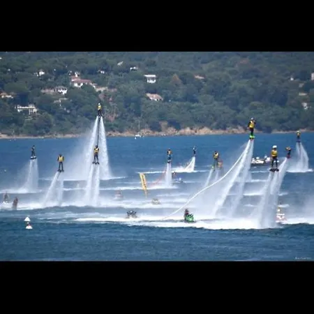 En Bord De A Cavalaire-sur-mer, 35 M², Vue Superbe. Cavalaire-sur-Mer