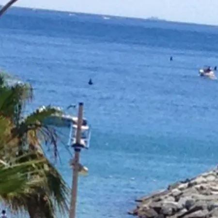 Apartment En Bord De A Cavalaire-sur-mer, 35 M², Vue Superbe. *