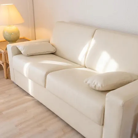 En Bord De A Cavalaire-sur-mer, 35 M², Vue Superbe. * Cavalaire-sur-Mer