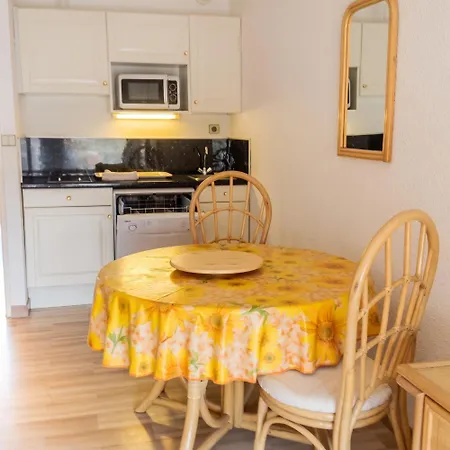En Bord De A Cavalaire-sur-mer, 35 M², Vue Superbe. *
